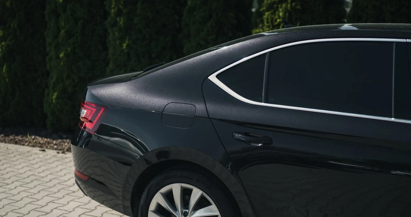 Skoda Superb cena 74998 przebieg: 158226, rok produkcji 2017 z Kolbuszowa małe 742